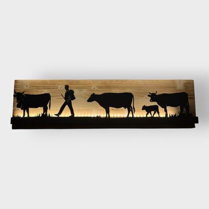 Bild beleuchtet 92 cm mit Silhouette Alpabzug / Alpaufzug  Mittelteil auf Holz