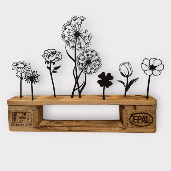 Palettenträger mit verschiedenen Blumen